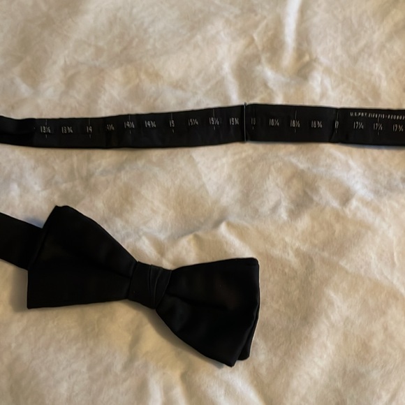 ❤️ 5/$15 Adjustable bow tie - Picture 2 of 2